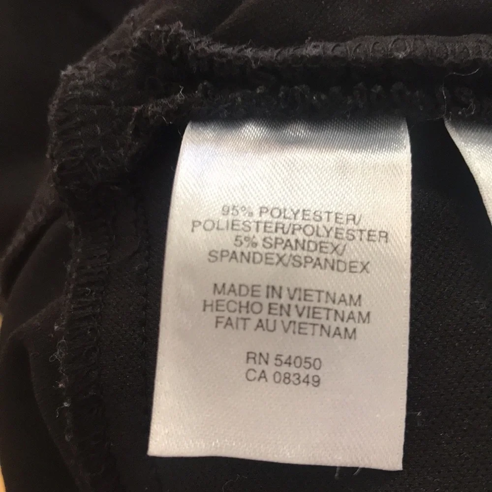 Jones Wear Dress size 4, perfect black dress, flattering cut, good condition‎